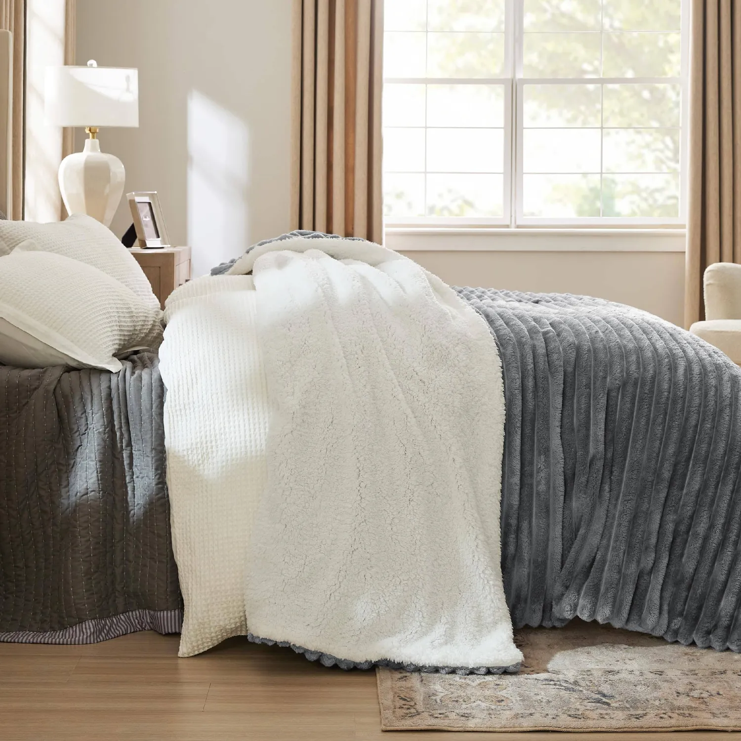Bedsure Collections Jacquard Stripes Shaggy Sherpa Blanket coperta