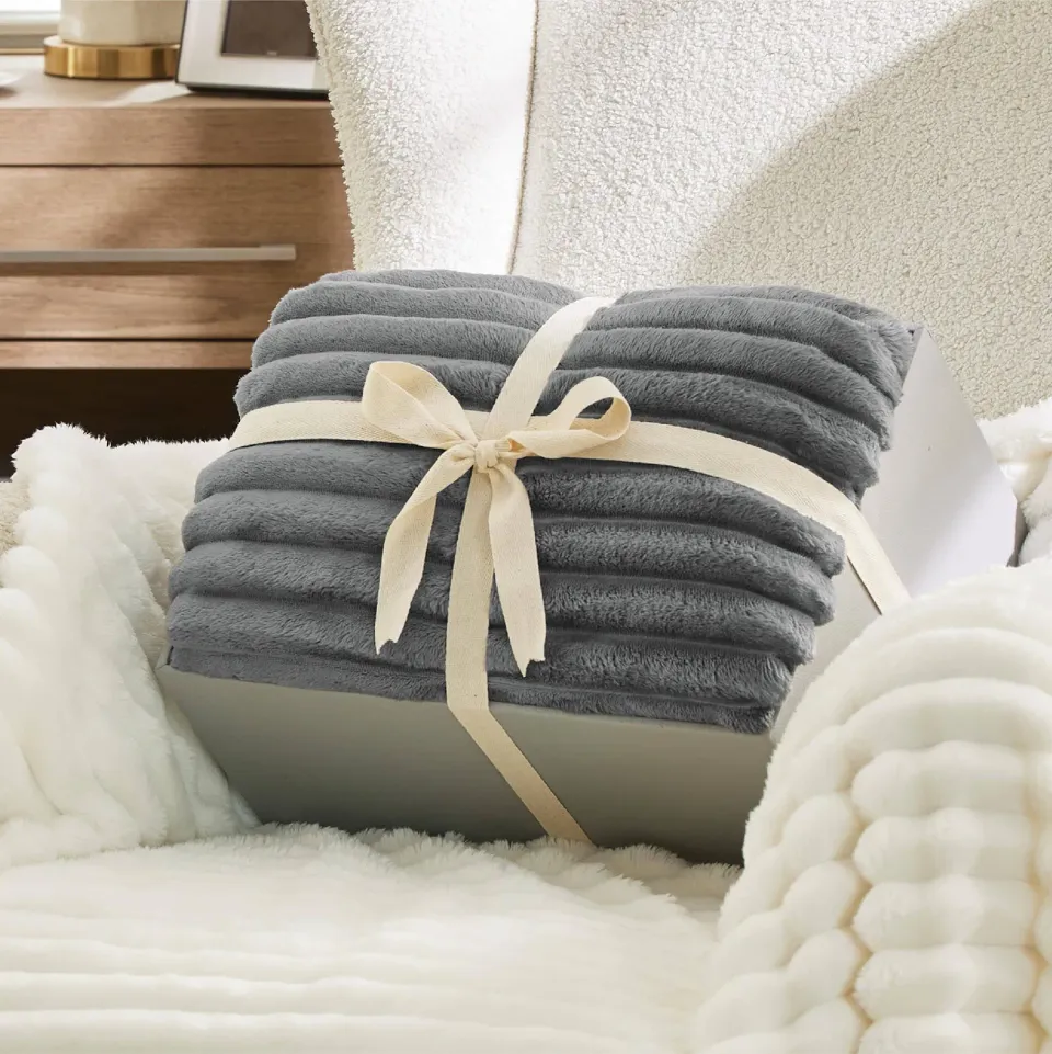 Bedsure Collections Jacquard Stripes Shaggy Sherpa Blanket coperta